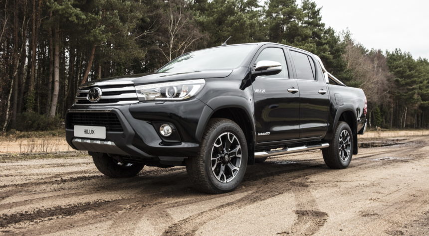 Edisi Spesial 50 Tahun Toyota Hilux Berselimutkan Chrome Edisi Spesial 50 Tahun Toyota Hilux Berselimutkan Chrome