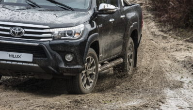 Edisi Spesial 50 Tahun Toyota Hilux Berselimutkan Chrome Edisi Spesial 50 Tahun Toyota Hilux Berselimutkan Chrome