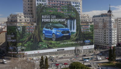 Rekor Dunia Baru dari Ford, Billboard Sebesar 20 Lapangan Tenis! Rekor Dunia Baru dari Ford, Billboard Sebesar 20 Lapangan Tenis!