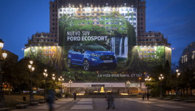 Rekor Dunia Baru dari Ford, Billboard Sebesar 20 Lapangan Tenis! Rekor Dunia Baru dari Ford, Billboard Sebesar 20 Lapangan Tenis!
