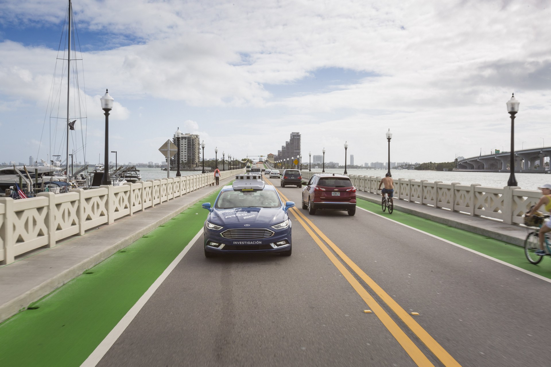 Berita, Ford Autonomous Vehicle Testing in Miami: Ford Luncurkan Jasa Antar Pizza dengan Mobil Tanpa Awak!