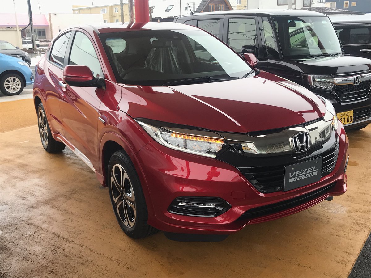 Berita, Honda HR-V Facelift 2018 merah: Honda HR-V Facelift 2018 Tertangkap Kamera di Jepang!