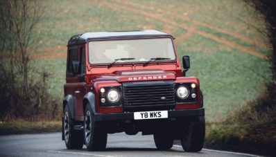 Land Rover Defender Kembali Dengan Mesin V8 400hp! Land Rover Defender Kembali Dengan Mesin V8 400hp!