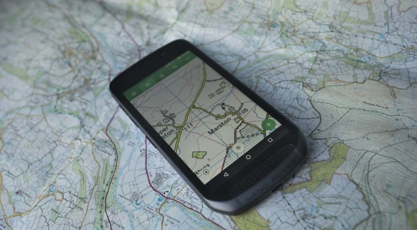 Land Rover Explorer : Smartphone Tangguh Bak SUV Land Rover