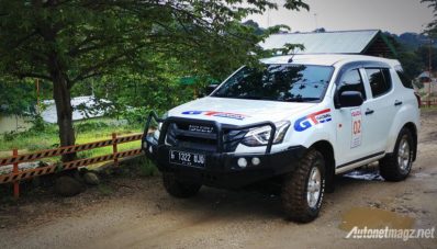 Isuzu MU-X 4WD Beraksi Garuk Medan Offroad di Bogor Isuzu MU-X 4WD Beraksi Garuk Medan Offroad di Bogor