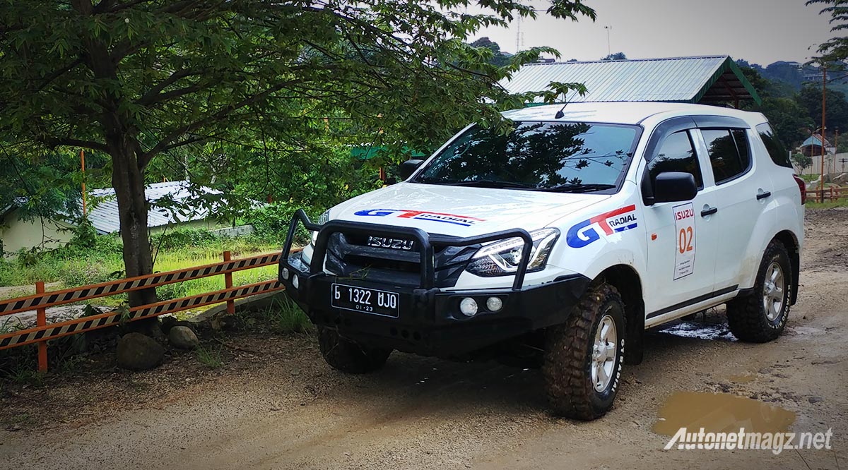Event, isuzu mu-x 4wd indonesia: Isuzu MU-X 4WD Beraksi Garuk Medan Offroad di Bogor