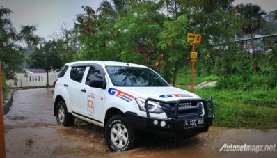 Isuzu MU-X 4WD Beraksi Garuk Medan Offroad di Bogor Isuzu MU-X 4WD Beraksi Garuk Medan Offroad di Bogor