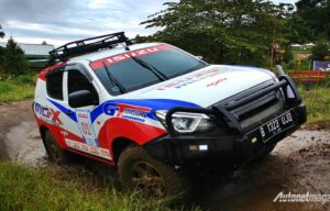 Isuzu MU-X 4WD Beraksi Garuk Medan Offroad di Bogor Isuzu MU-X 4WD Beraksi Garuk Medan Offroad di Bogor