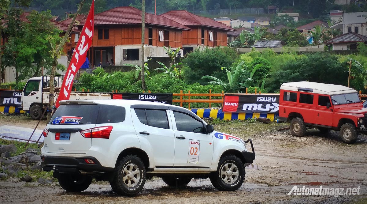 Event, isuzu mu-x 4wd off road jeep station indonesia: Isuzu MU-X 4WD Beraksi Garuk Medan Offroad di Bogor