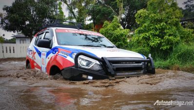 Isuzu MU-X 4WD Beraksi Garuk Medan Offroad di Bogor Isuzu MU-X 4WD Beraksi Garuk Medan Offroad di Bogor