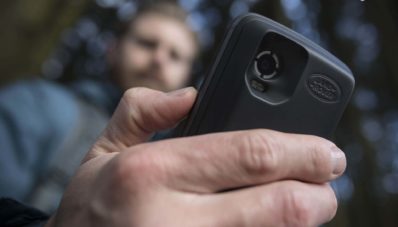 Land Rover Explorer : Smartphone Tangguh Bak SUV Land Rover