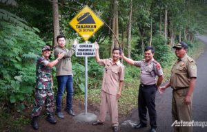 Honda Indonesia Sumbang Rambu Lalu Lintas di Kamojang Honda Indonesia Sumbang Rambu Lalu Lintas di Kamojang