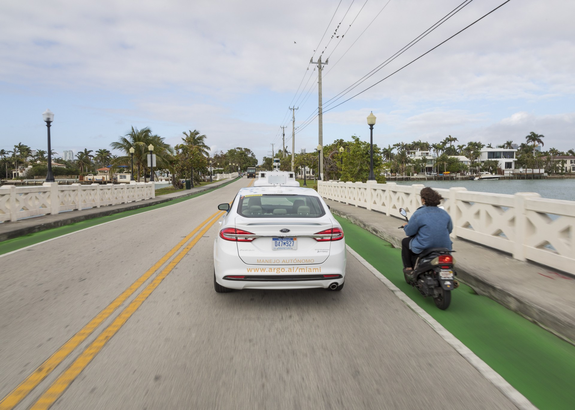 Berita, Ford Autonomous Vehicle Testing in Miami: Ford Luncurkan Jasa Antar Pizza dengan Mobil Tanpa Awak!