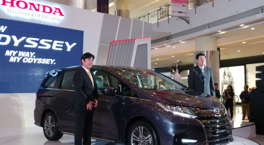 Honda Odyssey Facelift 2018 Meluncur Dengan Smart Parking Assist! Honda Odyssey Facelift 2018 Meluncur Dengan Smart Parking Assist!