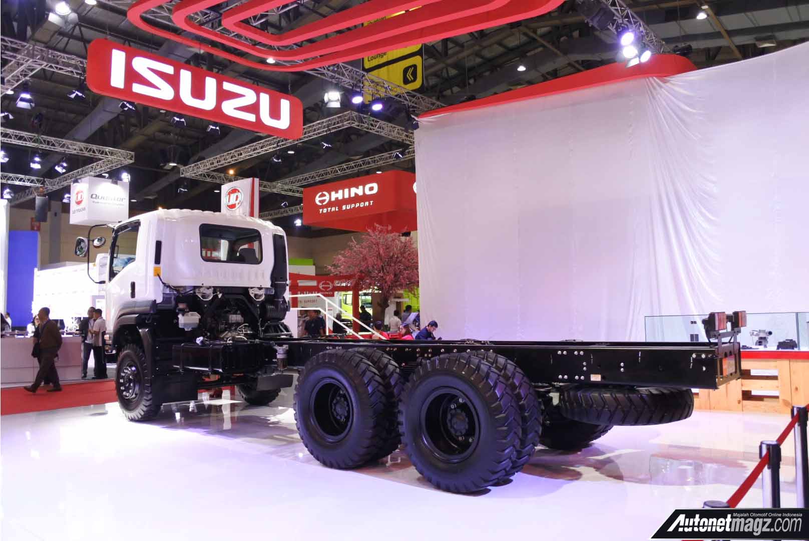 Gambar Mobil Isuzu Giga golek gambar