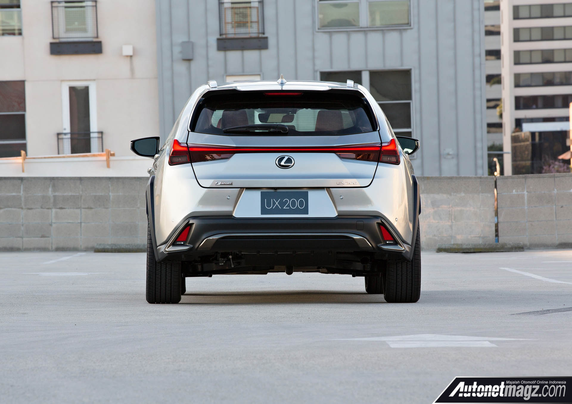 Berita, Lexus UX belakang: Lexus UX Dapat Mesin 2.000cc Hybrid Bertenaga 176 hp