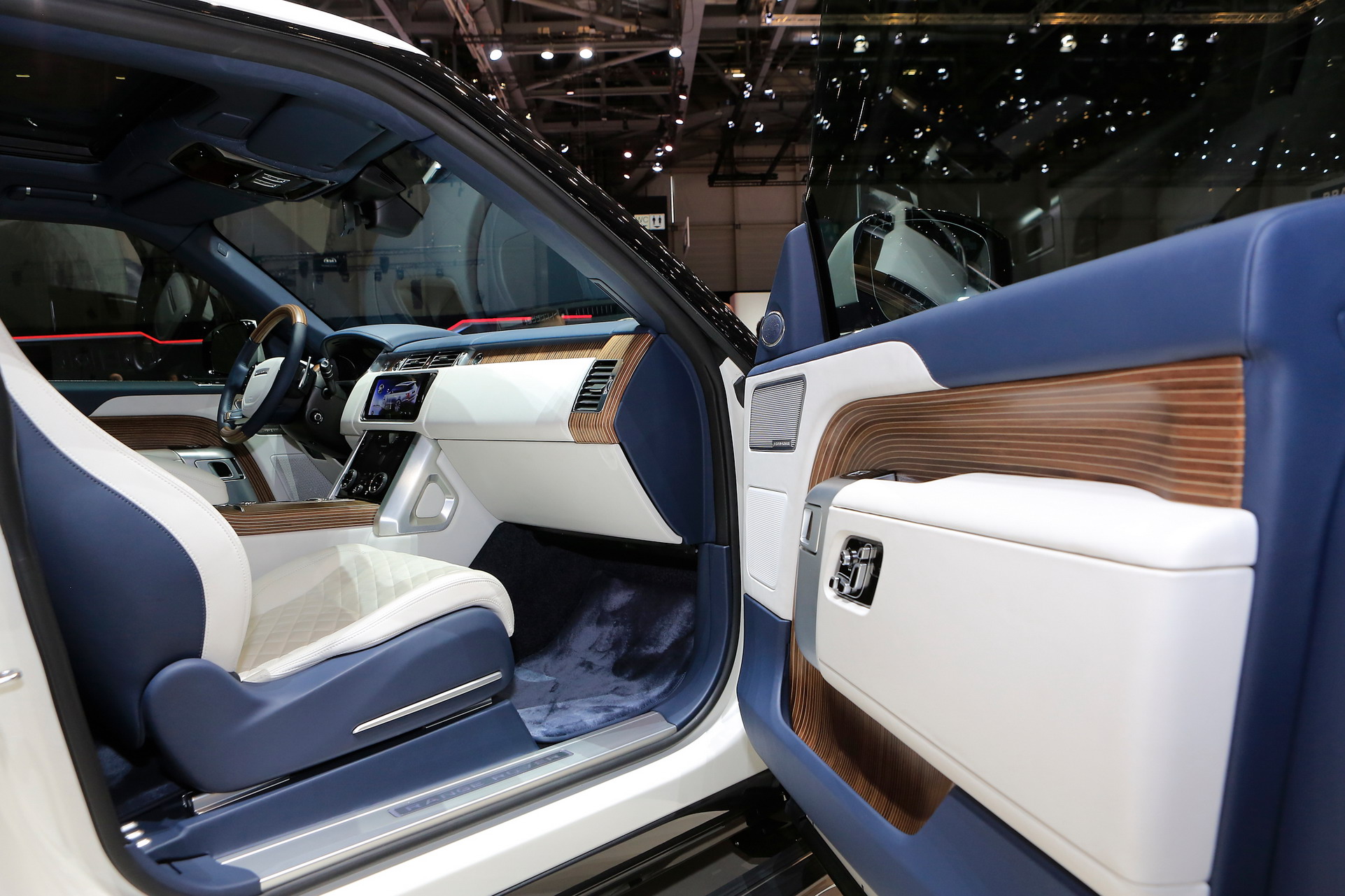 Geneva International Motor Show, Range-Rover-SV-Coupe-8: Ingin Coupe Berwujud SUV? Silahkan Pinang Range Rover SV Coupe