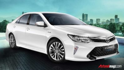 Toyota Camry Hybrid Kembali Diproduksi di India