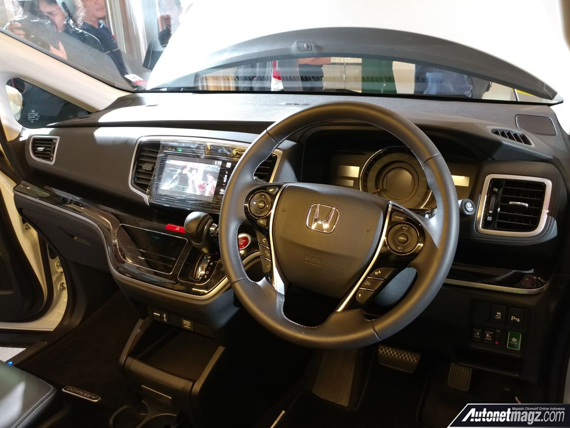Mobil Baru, dashboard Honda Oddysey Facelift 2018: Honda Odyssey Facelift 2018 Meluncur Dengan Smart Parking Assist!