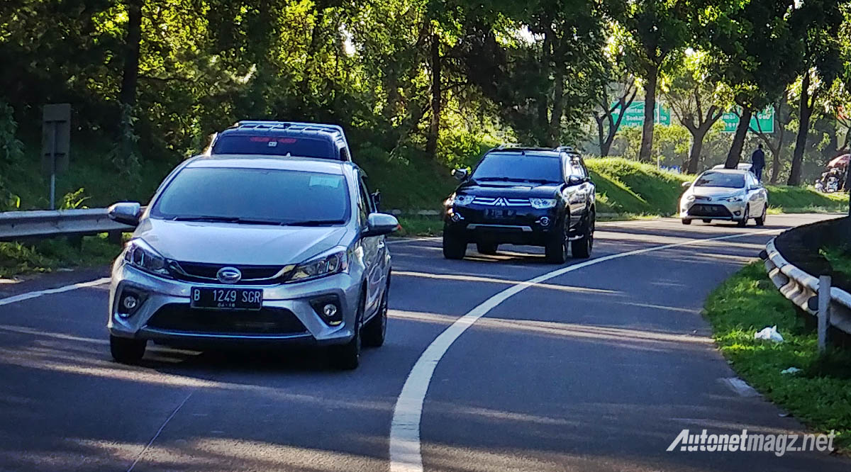 Daihatsu, driving impression daihatsu sirion 2018 indonesia: Daihatsu Sirion 2018 Review : Ocha Rasa Teh Tarik