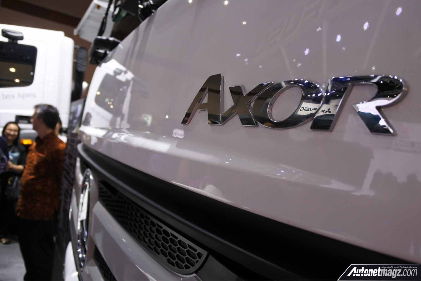 Berita, emblem Mercedes-Benz Axor 2528 R: GIICOMVEC 2018 : Mercedes-Benz Resmi Luncurkan Axor 2528 R CKD