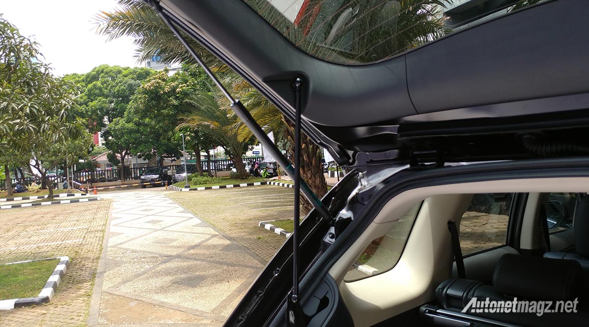 Mitsubishi, pintu bagasi elektrik mitsubishi outlander phev 2018 indonesia: First Impression Review Mitsubishi Outlander PHEV 2018