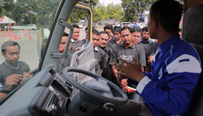 Astra UD Trucks Dukung SIM Gratis Untuk Sopir Truk Astra UD Trucks Dukung SIM Gratis Untuk Sopir Truk