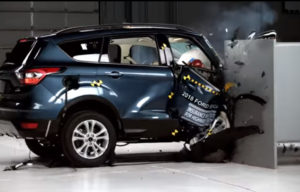 Curtain Airbag Tak Mengembang, Ford Escape Catatkan Hasil Buruk di IIHS Curtain Airbag Tak Mengembang, Ford Escape Catatkan Hasil Buruk di IIHS