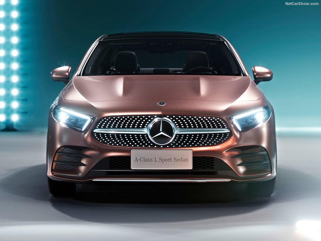 Mobil Baru, Mercedes-Benz A-Class L Sedan depan: Mercedes-Benz A-Class L Sedan Diperkenalkan di China