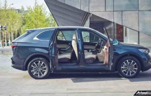 Singulato iS6 EV Hadir Dengan Layar Jumbo & Suicide Doors