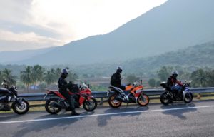 7 Bahaya Yang Mengincar Saat Mudik Menggunakan Motor 7 Bahaya Yang Mengincar Saat Mudik Menggunakan Motor