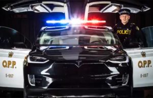 Polisi Swiss Gantikan Mobil Diesel Dengan Tesla Model X Polisi Swiss Gantikan Mobil Diesel Dengan Tesla Model X