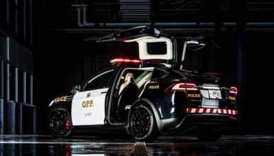 Polisi Swiss Gantikan Mobil Diesel Dengan Tesla Model X