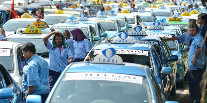 Daihatsu, ini-penyebab-tarif-taksi-konvensional-lebih-mahal-dari-taksi-online: Penggunaan Taksi Online, Apakah Solusi Transportasi Urban?