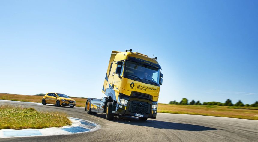 Renault T High RS Racing Edition, Untuk Kalian yang Anti Mainstream