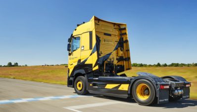 Renault T High RS Racing Edition, Untuk Kalian yang Anti Mainstream Renault T High RS Racing Edition, Untuk Kalian yang Anti Mainstream