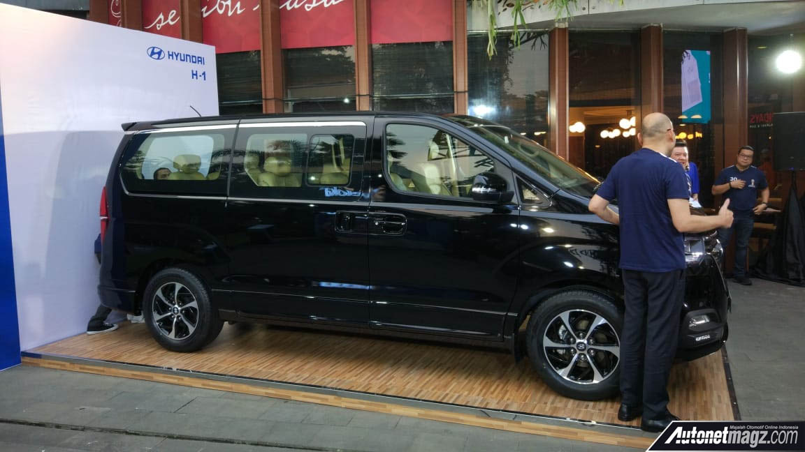 Berita, New Hyundai H-1 2018 samping: New Hyundai H-1 2018 Resmi Dirilis di Indonesia