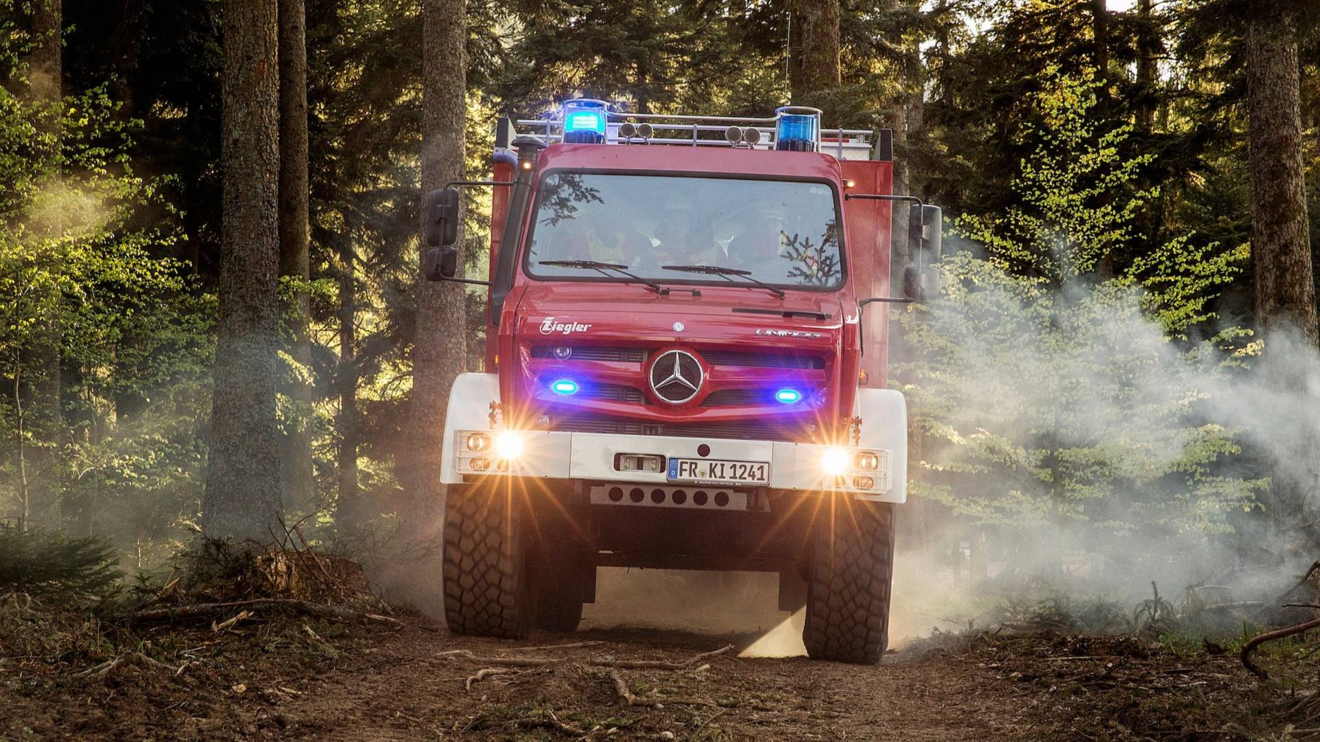 International, 03307a23-mercedes-benz-unimog-fire-truck-1: Mercedes-Benz Unimog Fire Truck Edition: Pelibas Hutan, Pelahap Api