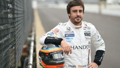 Carlos Sainz Gantikan Alonso Untuk F1 Musim Depan Carlos Sainz Gantikan Alonso Untuk F1 Musim Depan