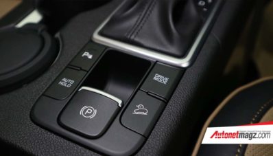 Ternyata Ada KIA Sportage Facelift 2018 di Booth Solar Gard GIIAS 2018 Ternyata Ada KIA Sportage Facelift 2018 di Booth Solar Gard GIIAS 2018