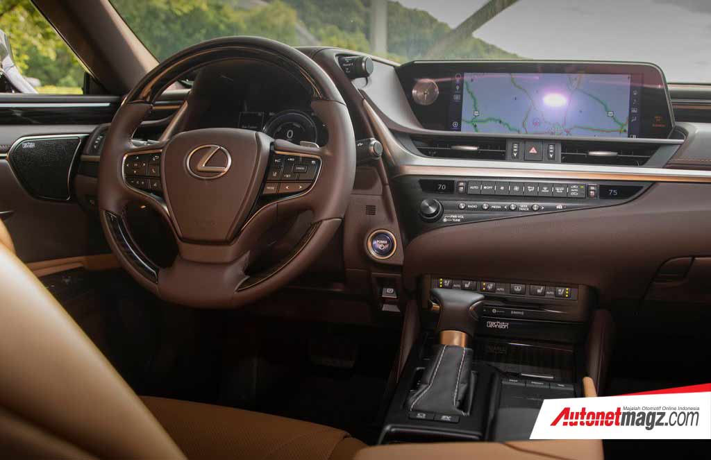Berita, Lexus-ES-2019-1024-6f-interior: Lexus ES Terbaru Hadir di GIIAS 2018, Siap Hantam Pasar Sedan Premium?