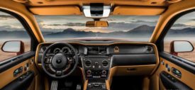Rolls-Royce-Cullinan-2019-interior