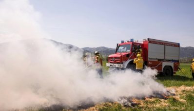 Mercedes-Benz Unimog Fire Truck Edition: Pelibas Hutan, Pelahap Api Mercedes-Benz Unimog Fire Truck Edition: Pelibas Hutan, Pelahap Api
