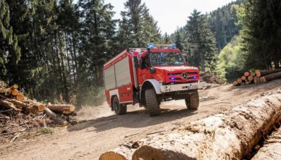 Mercedes-Benz Unimog Fire Truck Edition: Pelibas Hutan, Pelahap Api Mercedes-Benz Unimog Fire Truck Edition: Pelibas Hutan, Pelahap Api