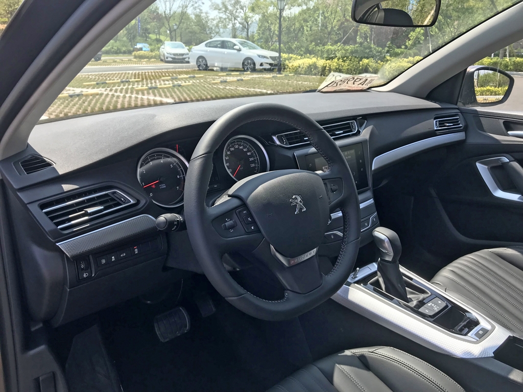 Berita, interior Peugeot 408 Facelift: Peugeot 408 Facelift China : Ingin Terapkan Bahasa Desain 508