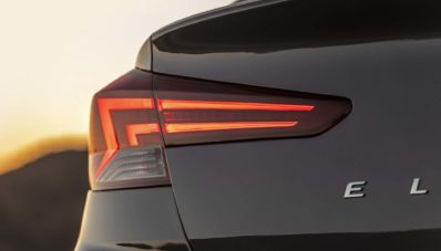 Hyundai Elantra 2019 : Membaik Di Segala Sisi, Kecuali Wajah Depan!