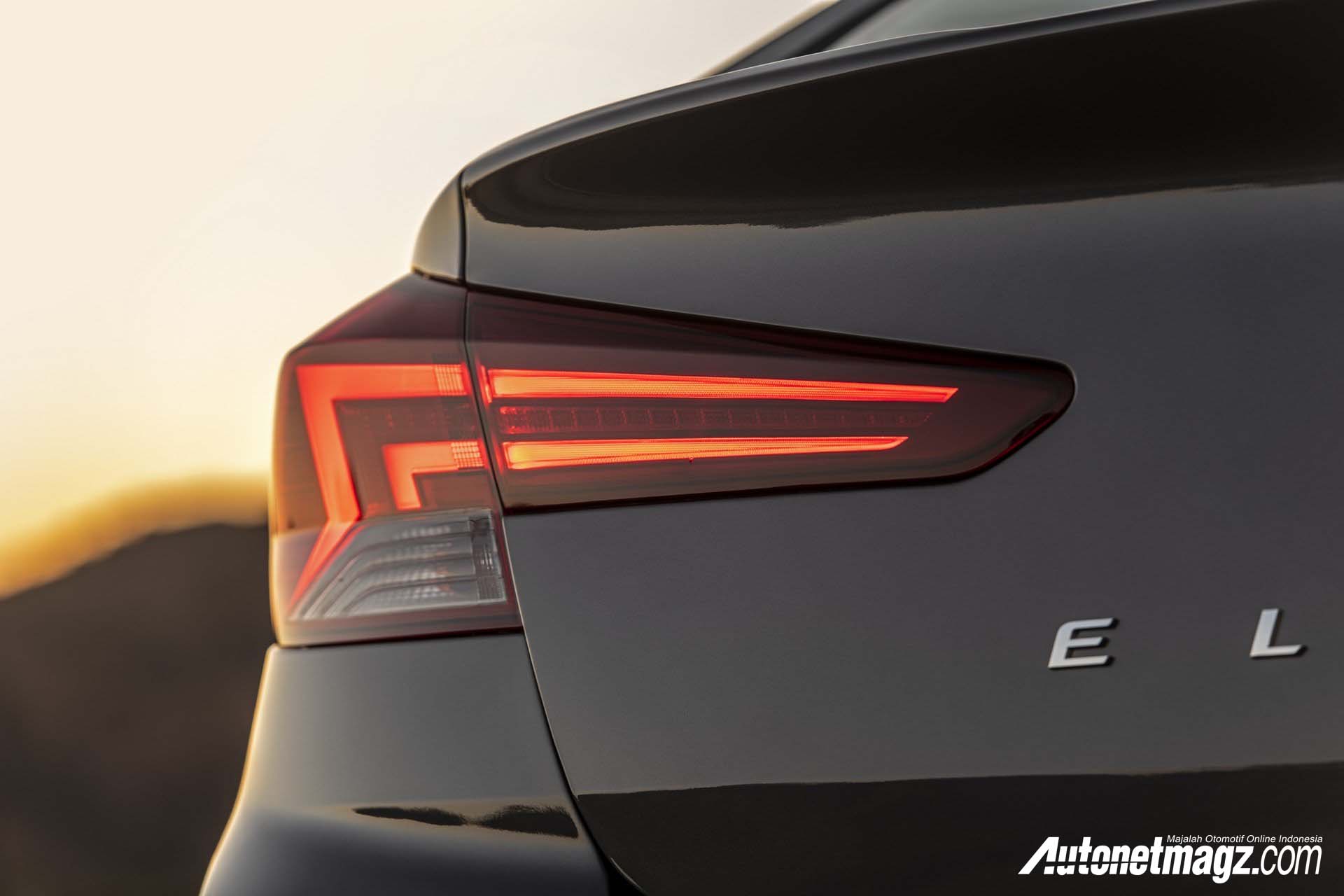 Berita, lampu belakang Hyundai Elantra 2019: Hyundai Elantra 2019 : Membaik Di Segala Sisi, Kecuali Wajah Depan!