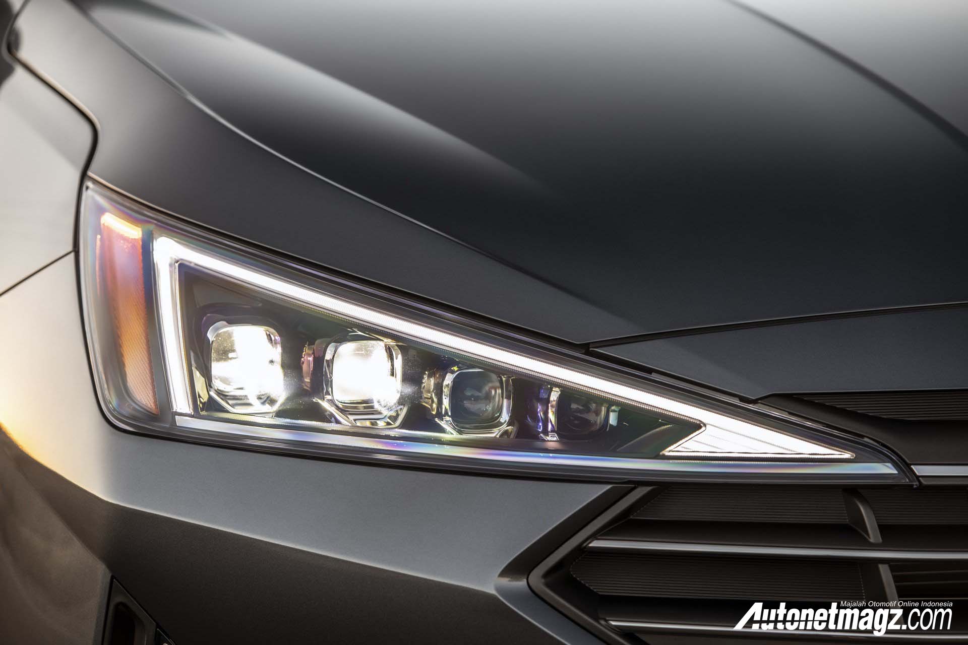 Berita, lampu depan Hyundai Elantra 2019: Hyundai Elantra 2019 : Membaik Di Segala Sisi, Kecuali Wajah Depan!