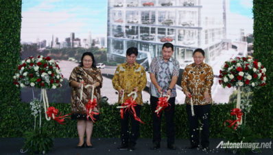 Honda Resmikan Dealer Terbesar, Muat 36 Mobil Display! Honda Resmikan Dealer Terbesar, Muat 36 Mobil Display!