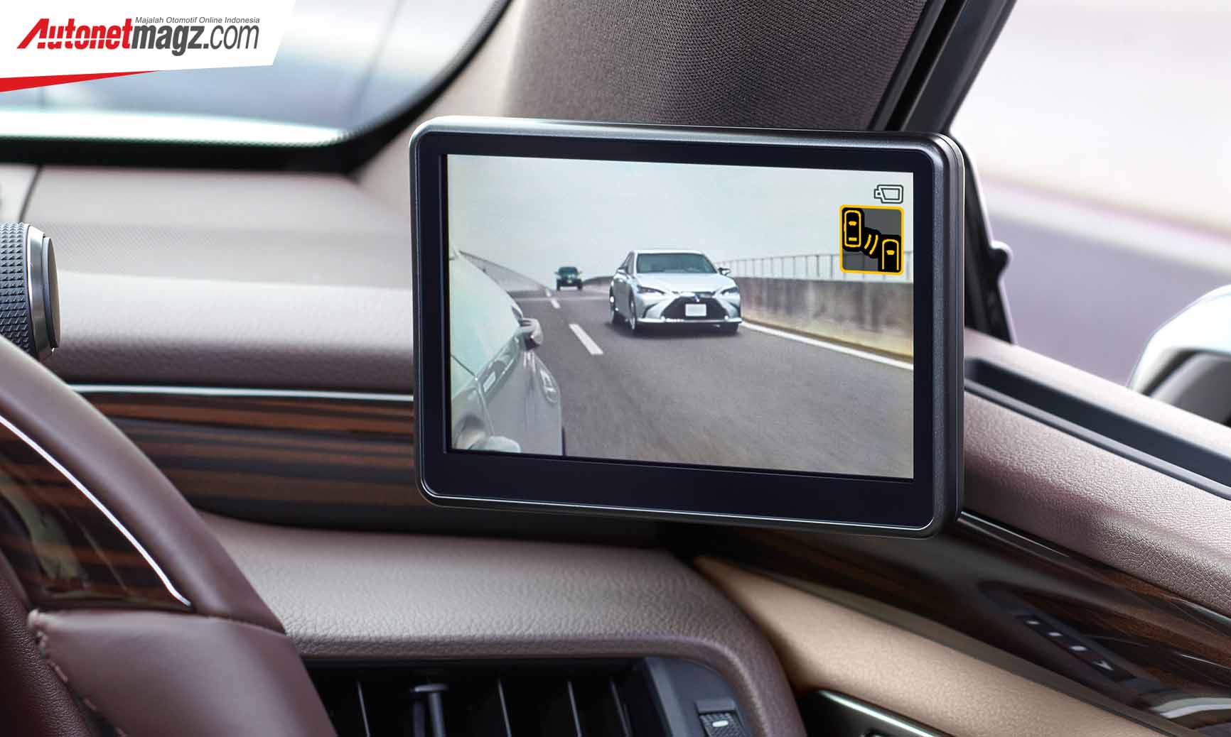 Berita, Layar kanan Digital Outer Mirrors Lexus: Lexus : Pakai Spion? Waktunya Pakai Kamera Sob!